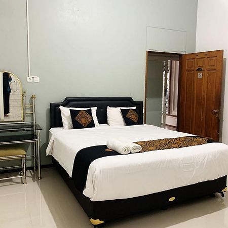 Tjahaja Baroe Syariah Mitra Reddoorz At Dukuh Kupang Hotel Surabaya Buitenkant foto