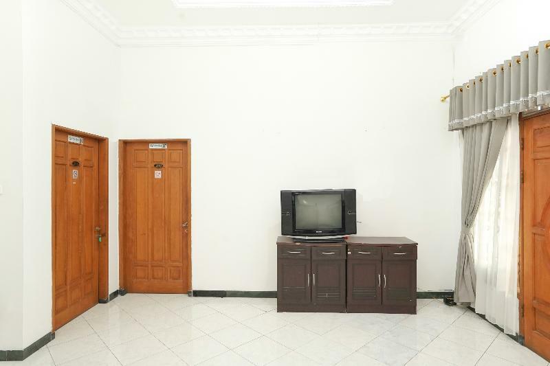 Tjahaja Baroe Syariah Mitra Reddoorz At Dukuh Kupang Hotel Surabaya Buitenkant foto
